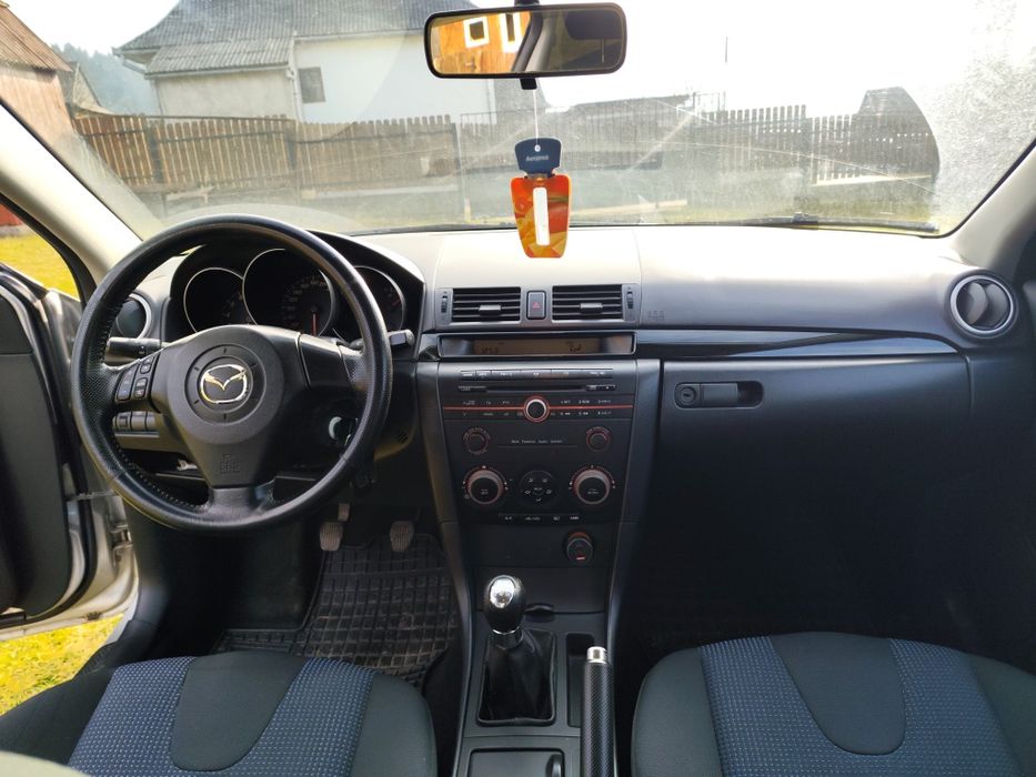 Mazda 3  Sedan  2005