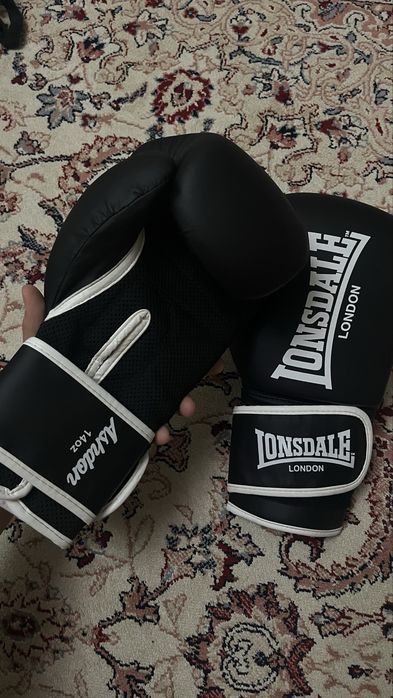 Lonsdale boxing gloves