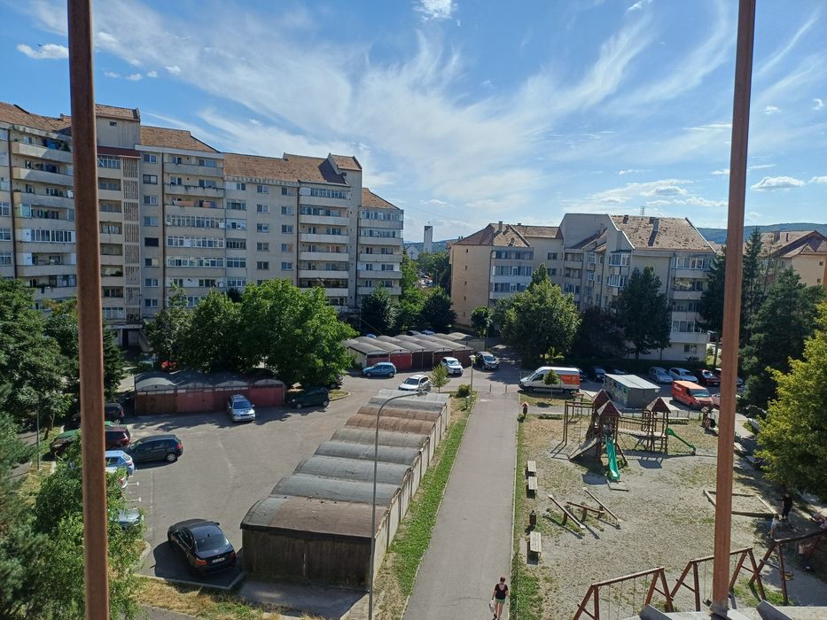 Apartament 3 camere decomandat | Bloc cărămidă 1990 | Zona Nicolae Iorga