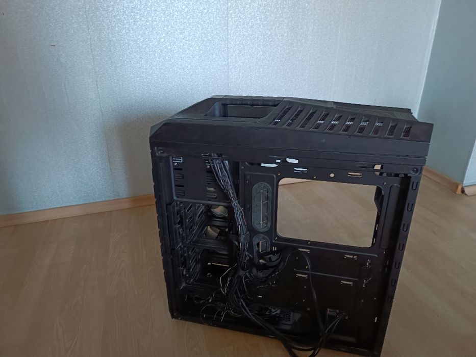 Продавам Cooler master Storm Trooper