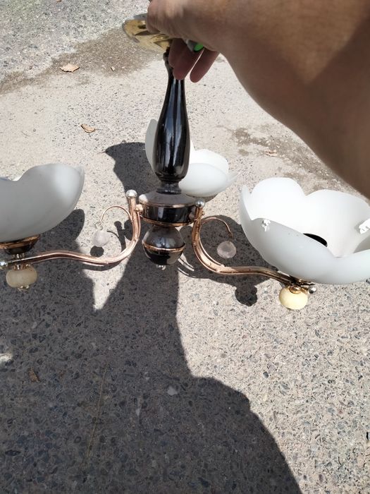Продам люстру трехрожковую