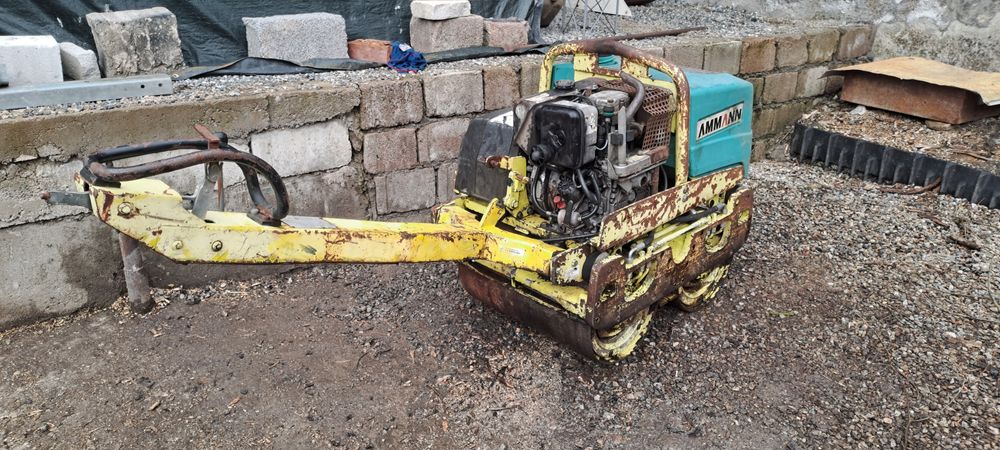 Vând cilindru compactor