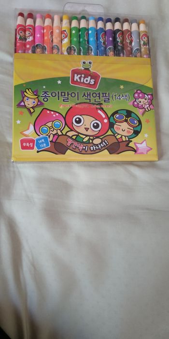 Набор цветных карандашей ,мелки  и краски