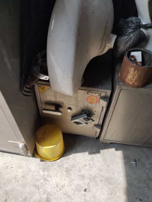 Сейф продам  огнеупорные 4шт