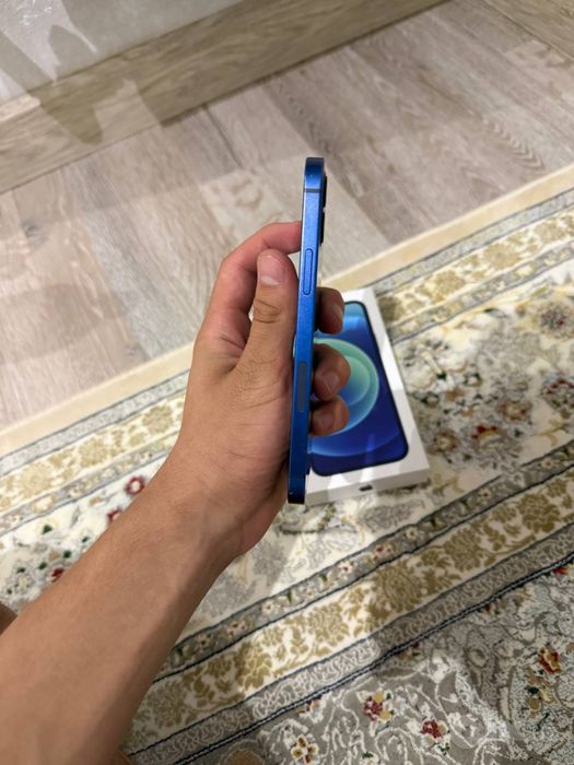 Iphone 12.