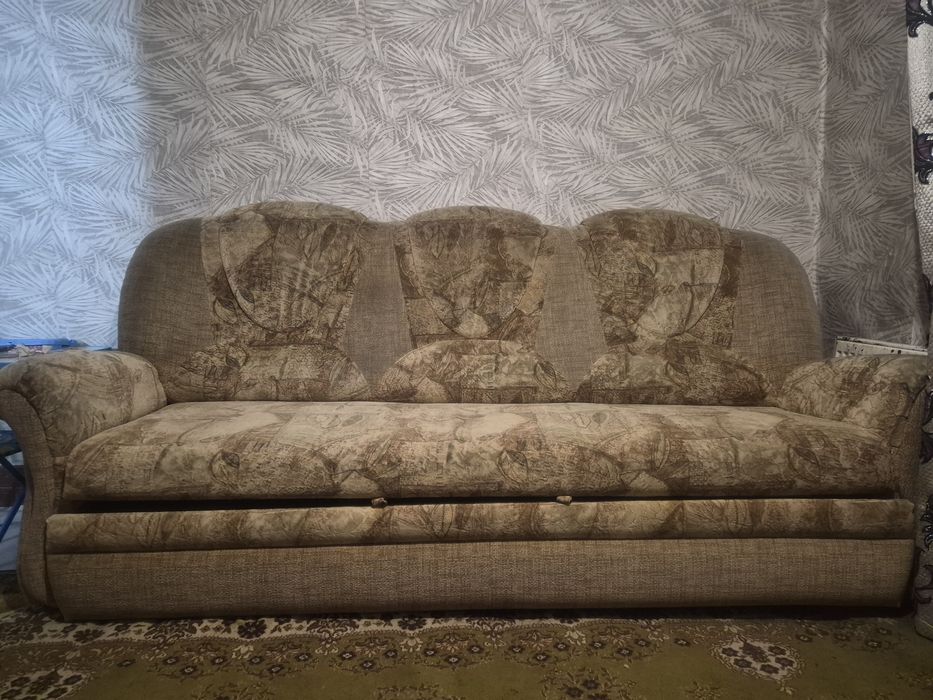 Продаю диван в нормальном состоянии