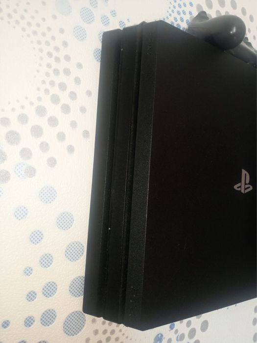 Срочно продам playstation 4 pro