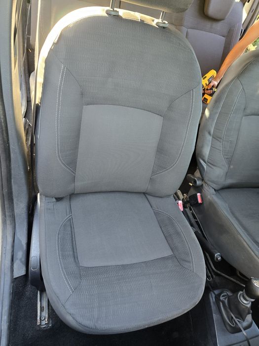 Curățare profesională interior auto, canapele și saltele