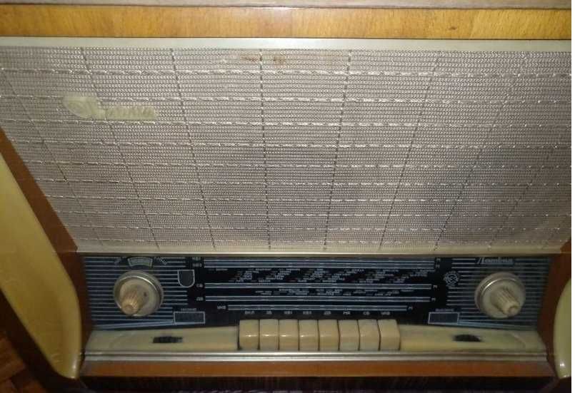 Мини радио 6/10/2см.Руски ретро  радио грамофон ''Латвия''  60''