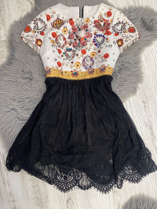 Vând rochița pe comanda