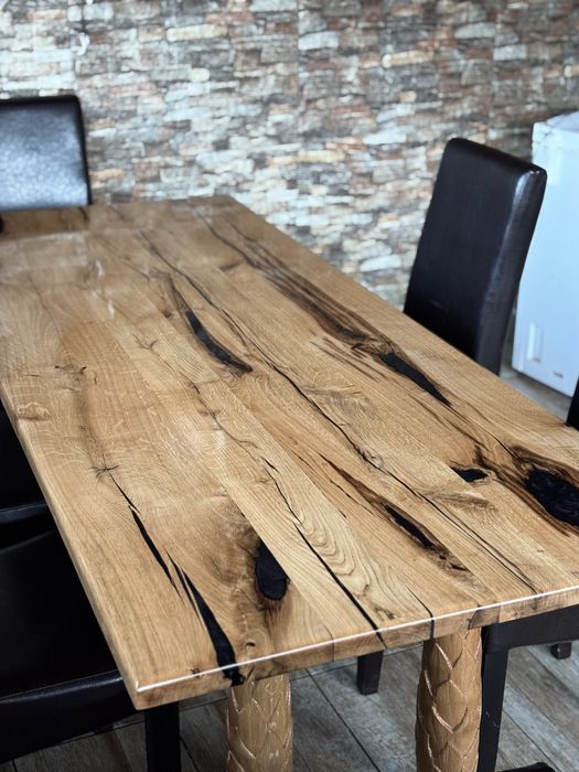 Masă din lemn masiv