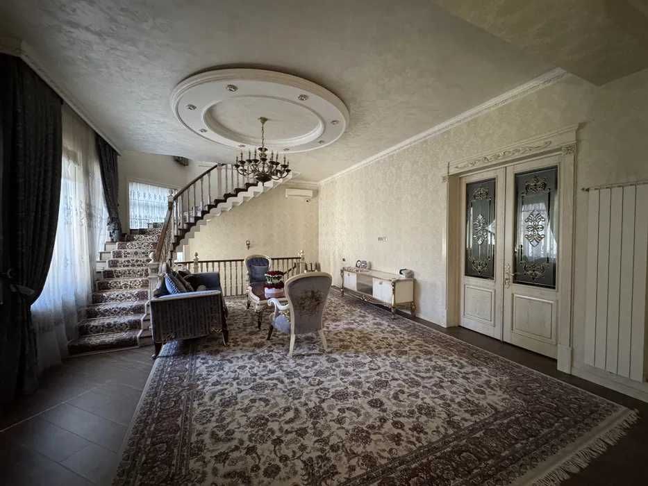 Срочная продажа элитного дома в Яккасарайском районе 3-х этажный дом