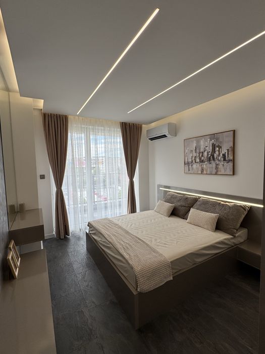 Продавам луксозен двустаен апартамент в Panorama Park East