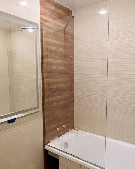 Стеклянные шторки для ванной