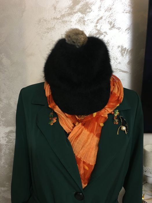 Caciula/ basca dn angora cu ciucure din blănita