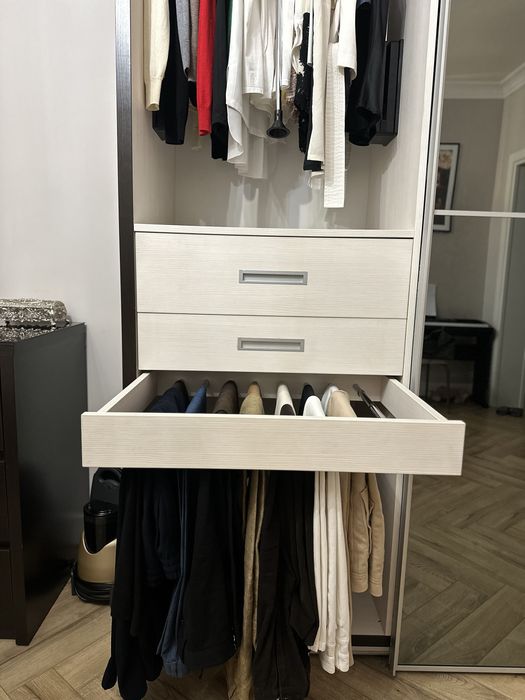 Продаётся вместительный шифоньер