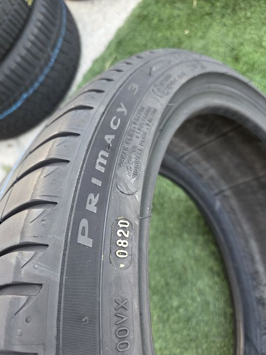 275 35 19 Michelin
