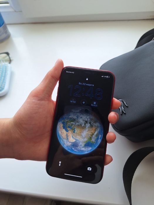 iPhone 11 128gb с коробкой Product Red в идеале