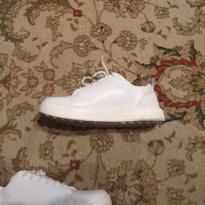 Ecco кроссовки  новые белые.