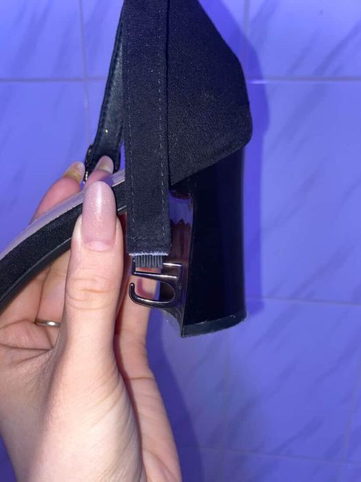 Продам туфли на каблуке