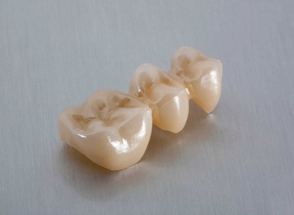 Зубные протезы Коронки из циркон Центр CAD/CAM услуг для стоматологов