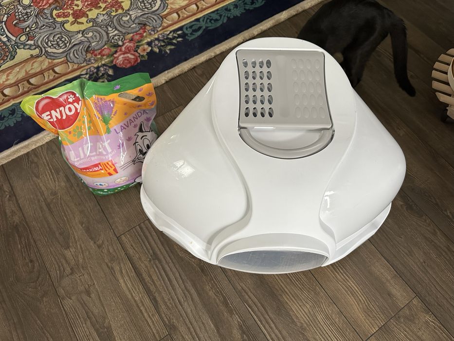 Litiera pentru pisici acoperita