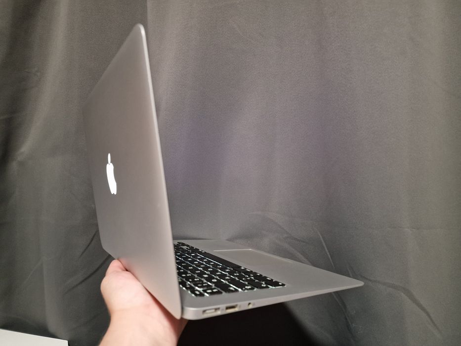 MacBook Air 13" (2014) - Intel i5 / 8GB RAM / 128GB SSD - Stare foarte bună