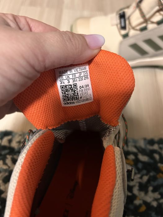 Papuci Jordan si Adidas,noi