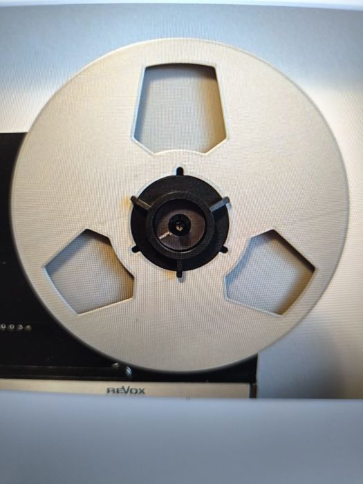 Магнитофонные катушки 27 размера.