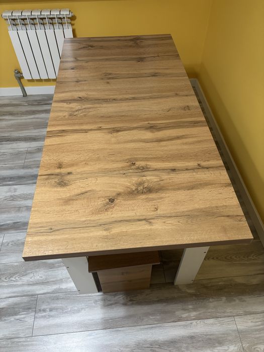 Продаётся обеденный стол