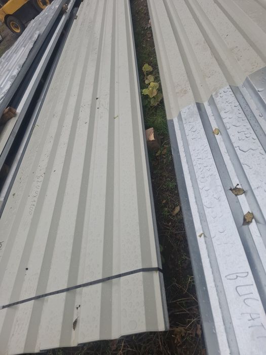 Vând tablă cutată h35 la 6,20tabla zincata 
4 metri lungime 
5 metri l