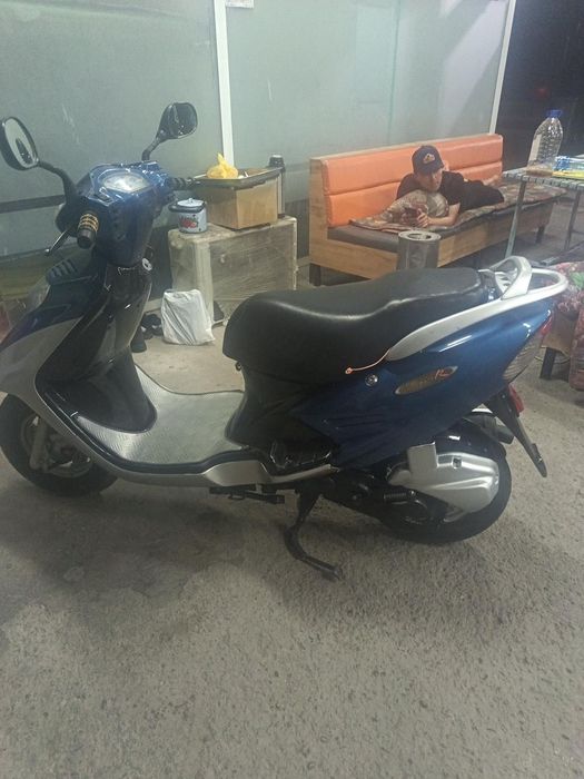 Продам скутер сузуки 125