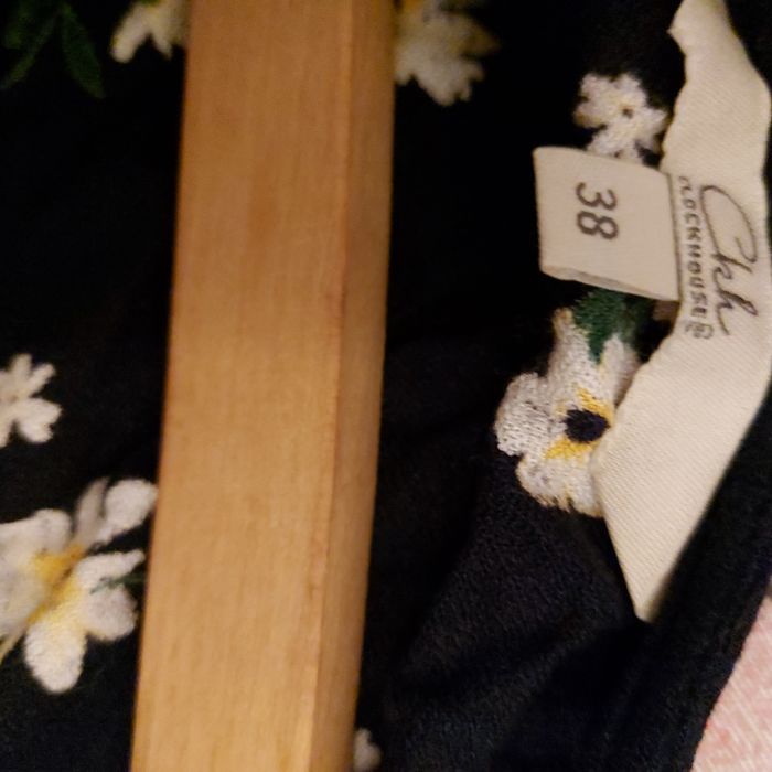 Vind rochie marimea 38.