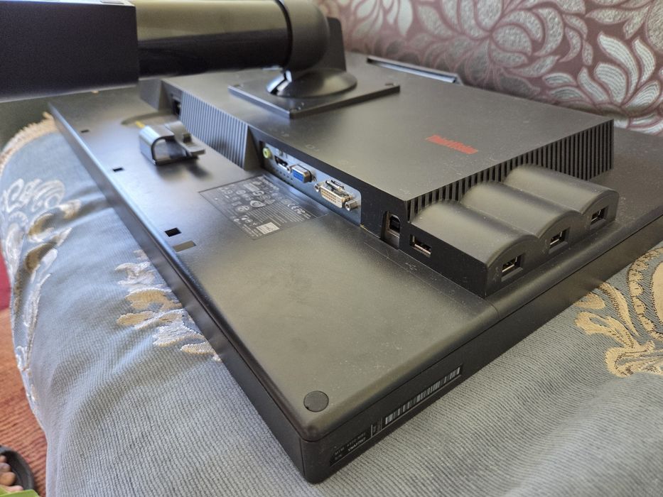 Монитор 24' 1920х1200!!! Lenovo. Dvi, vga.