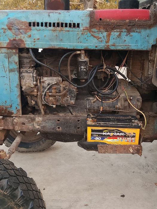 Traktor sotiladi MTZ 80 katta kabinka