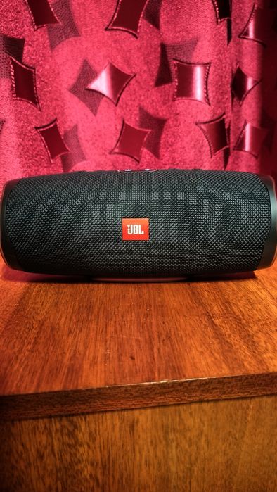 Продам колонку JBL CHARGE 4