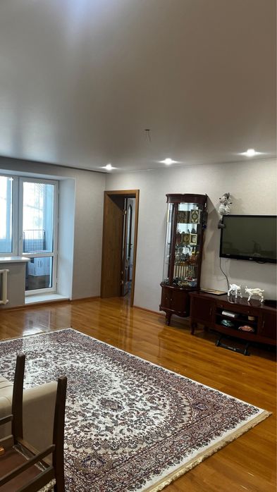 Продам трехкомнатную квартиру