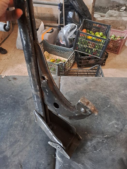 Продаю домкрат срочно