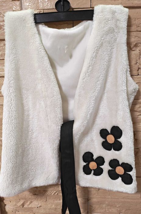 Vesta de blanita sintetica cu model floral