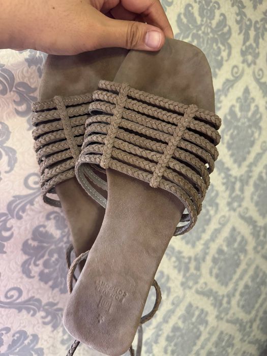 Женская обувь большой размер 
Новая
Написано 42 но подойдёт на разм