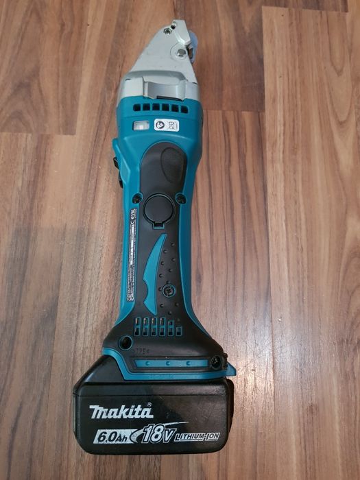 Foarfecă de taiat tablă Makita DJS 161