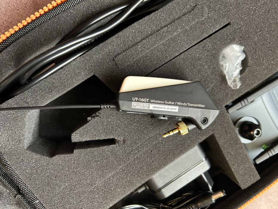 Безжична система за духови инструменти JTS UR-816PD/UT-16GTP