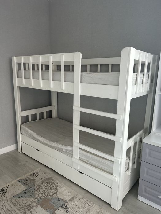 Продается двухъярусный кровать