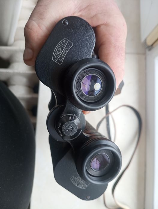 Binoclul Carl Zeiss
