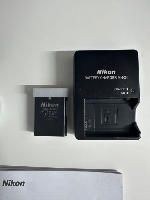 Nikon D3100 cu obiectiv  18–55mm + încărcător + baterie
