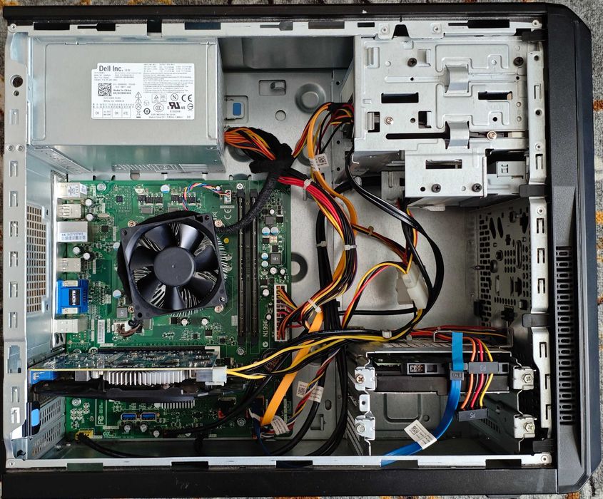 Продавам компютър Dell Vostro/i5-3470/16GB RAM/GT740/240GB SSD/1TB HDD