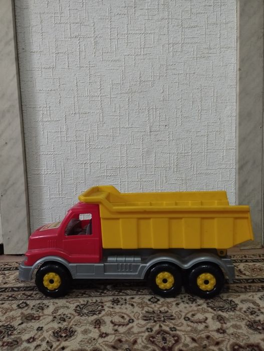 Продам машику Россия и трактор