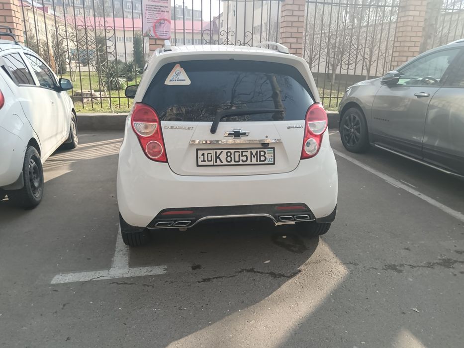 Шевроле Спарк белый