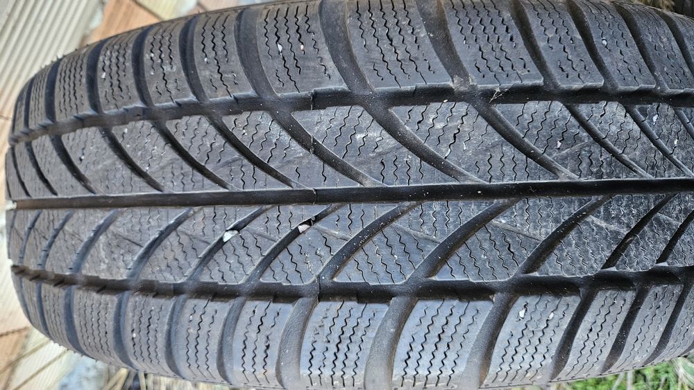 2бр гуми 195 65 15 максис