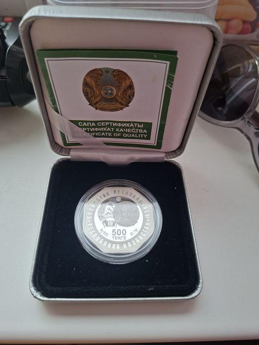Продам монету серебро